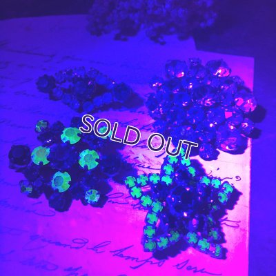 画像8: ウラン含グリーンガラスのブローチセット