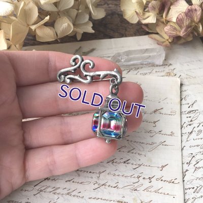 画像8: アイリスガラスのランタンブローチ