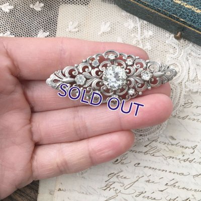 画像8: クリアガラスのロカイユデザインブローチ