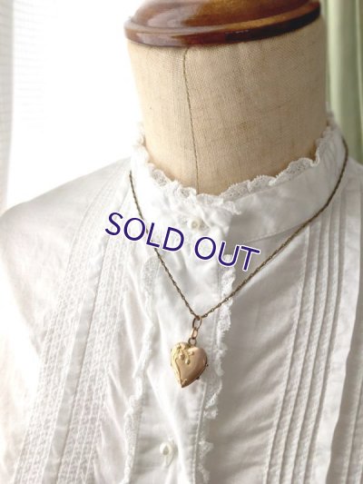 画像8: スズランとシードパールのゴールドロケットペンダント