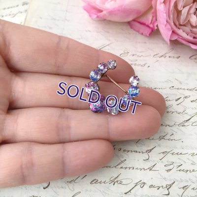 画像11: アイリスガラスのホースシューブローチ