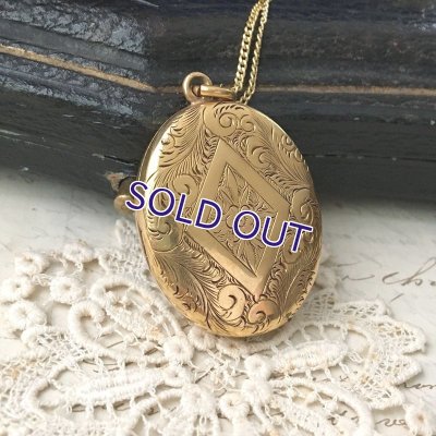 画像4: 手彫り細工のゴールドロケットペンダント