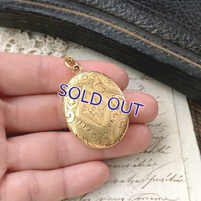 画像11: 手彫り細工のゴールドロケットペンダント