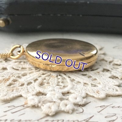 画像8: 手彫り細工のゴールドロケットペンダント