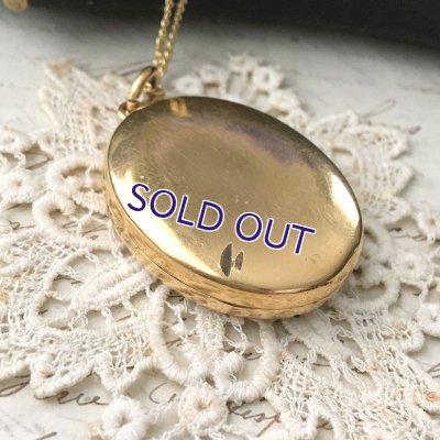 画像9: 手彫り細工のゴールドロケットペンダント