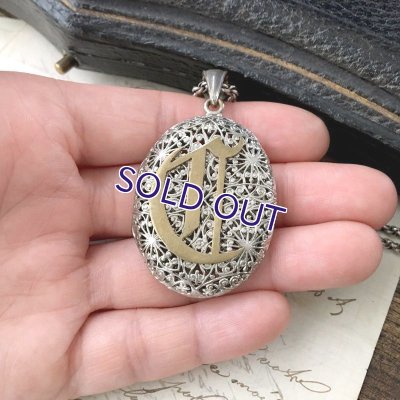 画像10: 透かし細工のモノグラムロケットペンダント