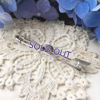 画像5: パープルガラスのアローブローチ