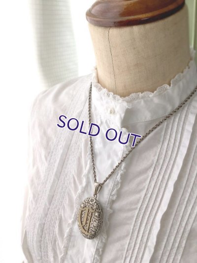 画像11: 透かし細工のモノグラムロケットペンダント