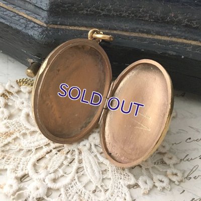 画像7: 手彫り細工のゴールドロケットペンダント