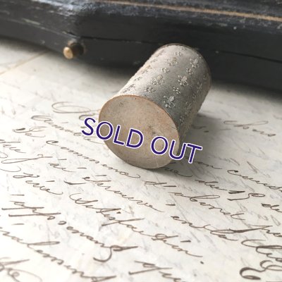 画像7: ルルドの奇跡メダイとフルールドリスの筒形ケース