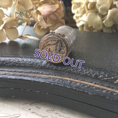 画像9: ルルドの奇跡メダイとフルールドリスの筒形ケース