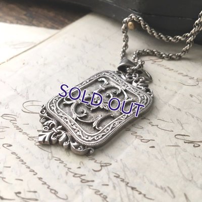 画像9: 「E」モノグラムのシルバーペンダント