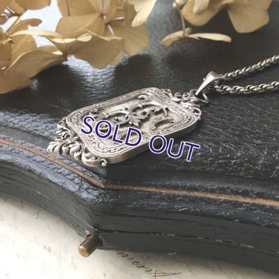 画像4: 「E」モノグラムのシルバーペンダント