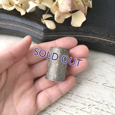 画像8: ルルドの奇跡メダイとフルールドリスの筒形ケース