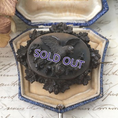 画像4: 鳩と花と葡萄のボーカナイトブローチ