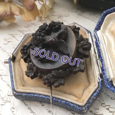 画像6: 鳩と花と葡萄のボーカナイトブローチ