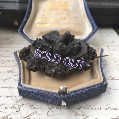 画像5: 鳩と花と葡萄のボーカナイトブローチ