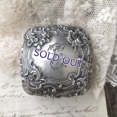 画像8: 銀製 ロカイユ装飾の花のケース