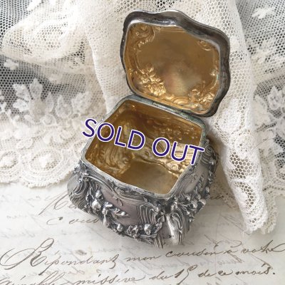 画像11: 銀製 ロカイユ装飾の花のケース