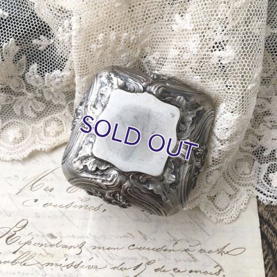 画像12: 銀製 ロカイユ装飾の花のケース