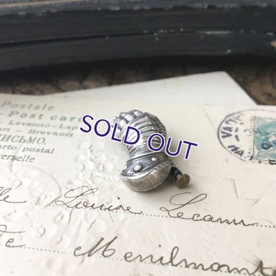 画像6: ガントレットのハンドブローチ