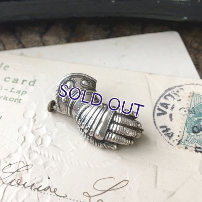 画像5: ガントレットのハンドブローチ