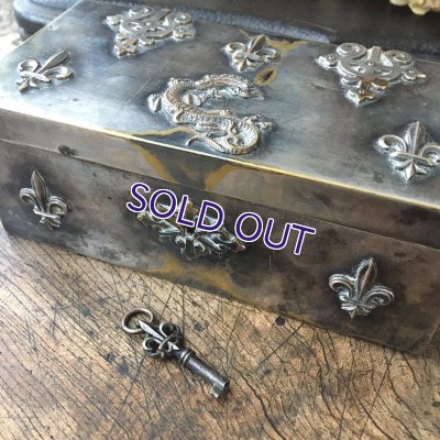 画像9: フルールドリスとサラマンダー紋章のジュエリーボックス（鍵付）