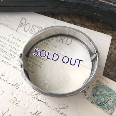 画像9: 銀製 ロカイユとイルカのバングル