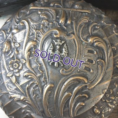 画像4: 王冠鷲とロカイユ装飾のパウダーケース
