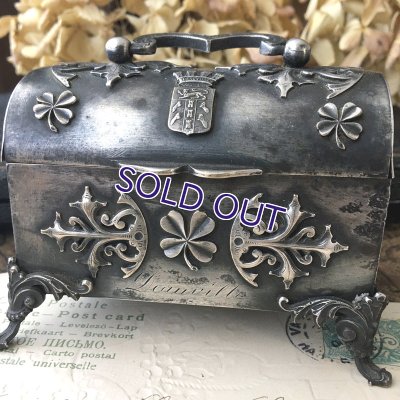 画像3: クローバーとドーヴィル紋章のジュエリーボックス