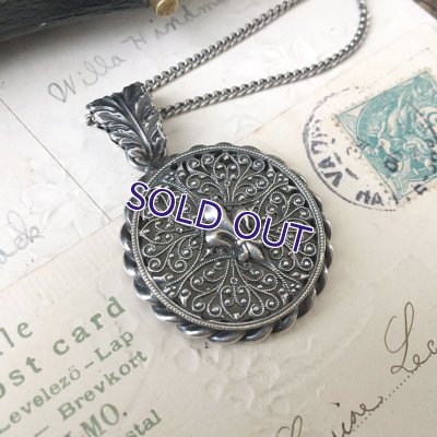 画像5: フルールドリスの透かし細工ペンダント