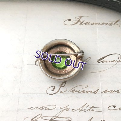 画像7: ペリドットガラスのサークルブローチ