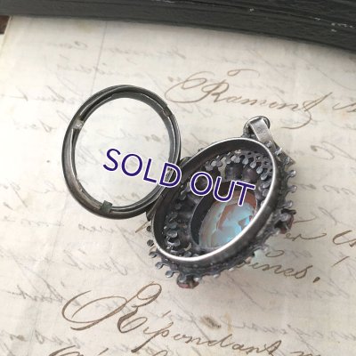 画像10: 葡萄の葉とサフィレットのシルバーロケットペンダント