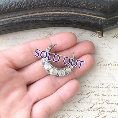 画像10: 銀製 ペーストガラスの三日月ブローチ