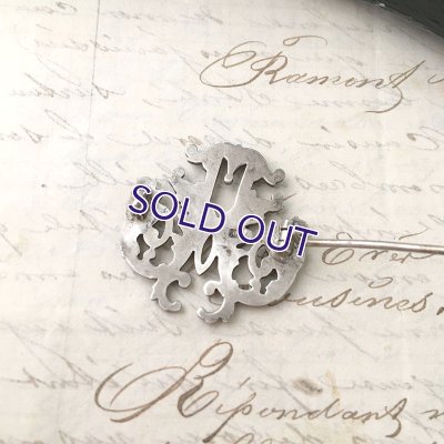 画像8: 銀製「M」モノグラムのアカンサスブローチ