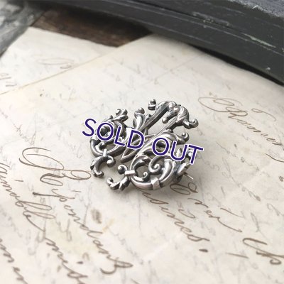 画像5: 銀製「M」モノグラムのアカンサスブローチ