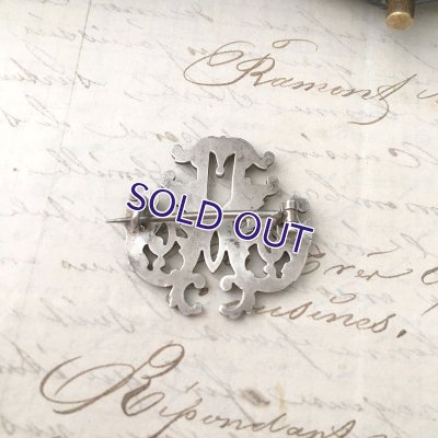 画像7: 銀製「M」モノグラムのアカンサスブローチ