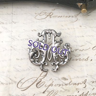 画像3: 銀製「M」モノグラムのアカンサスブローチ