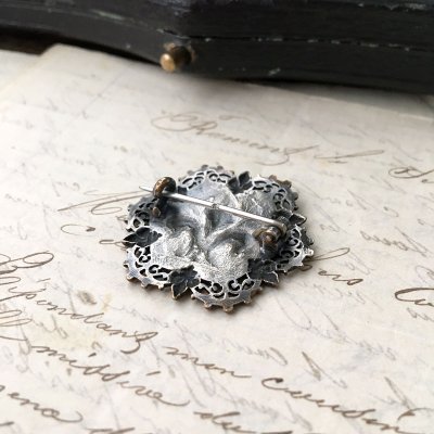 画像8: フルールドリスとND紋章のブローチ