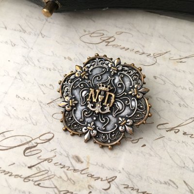 画像4: フルールドリスとND紋章のブローチ