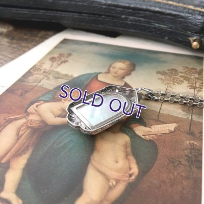 画像10: マザーオブパールとプットーのシルバーペンダント