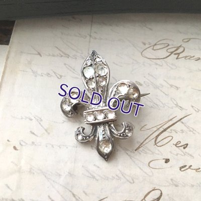 画像6: 銀製 ローズカットガラスの百合の紋章ブローチ