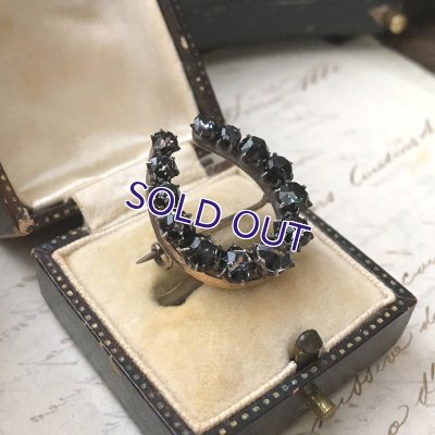 画像8: ベルリンガラスのホースシューブローチ