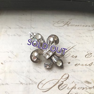 画像8: 銀製 ローズカットガラスの百合の紋章ブローチ