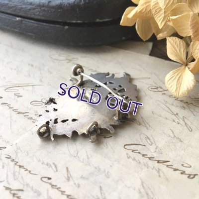 画像8: 銀製 ロカイユ文様のブローチ