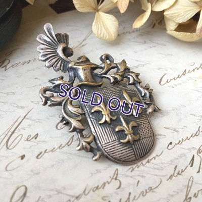 画像3: 騎士とフルールドリスの紋章ブローチ