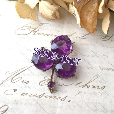 画像8: アメジストガラスの三葉クローバーブローチ