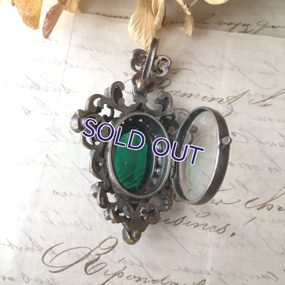 画像8: エメラルドガラスのロケットペンダント