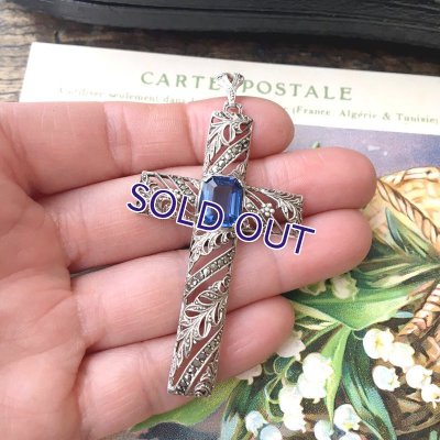 画像8: 銀製 蛍光ブルーガラスとマーカサイトのクロスペンダント