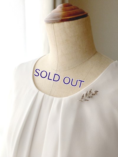 画像11: 銀製 シードパールのリーフブローチ